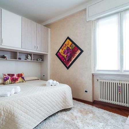 Lo Specchio Sul Lago - The House Of Travelers Como Exterior photo