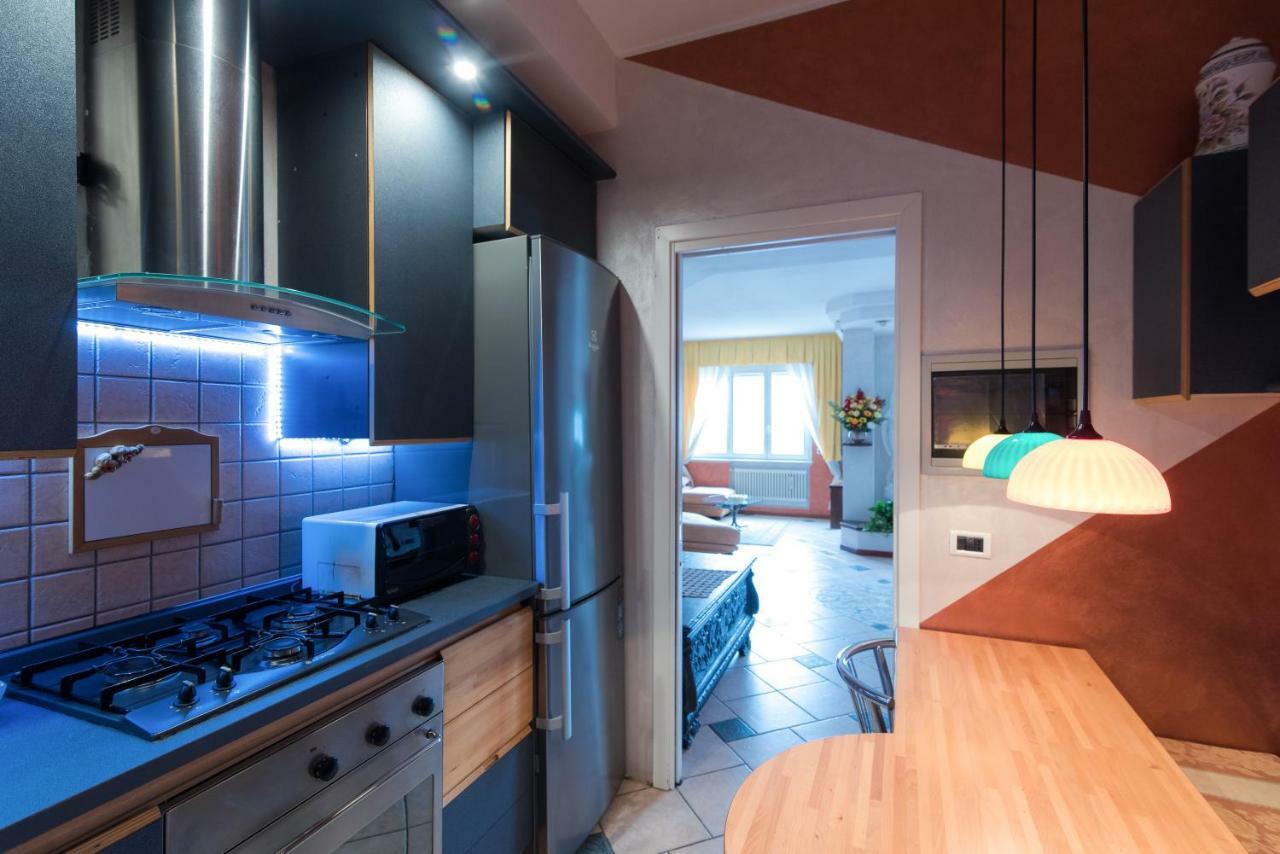Lo Specchio Sul Lago - The House Of Travelers Como Exterior photo
