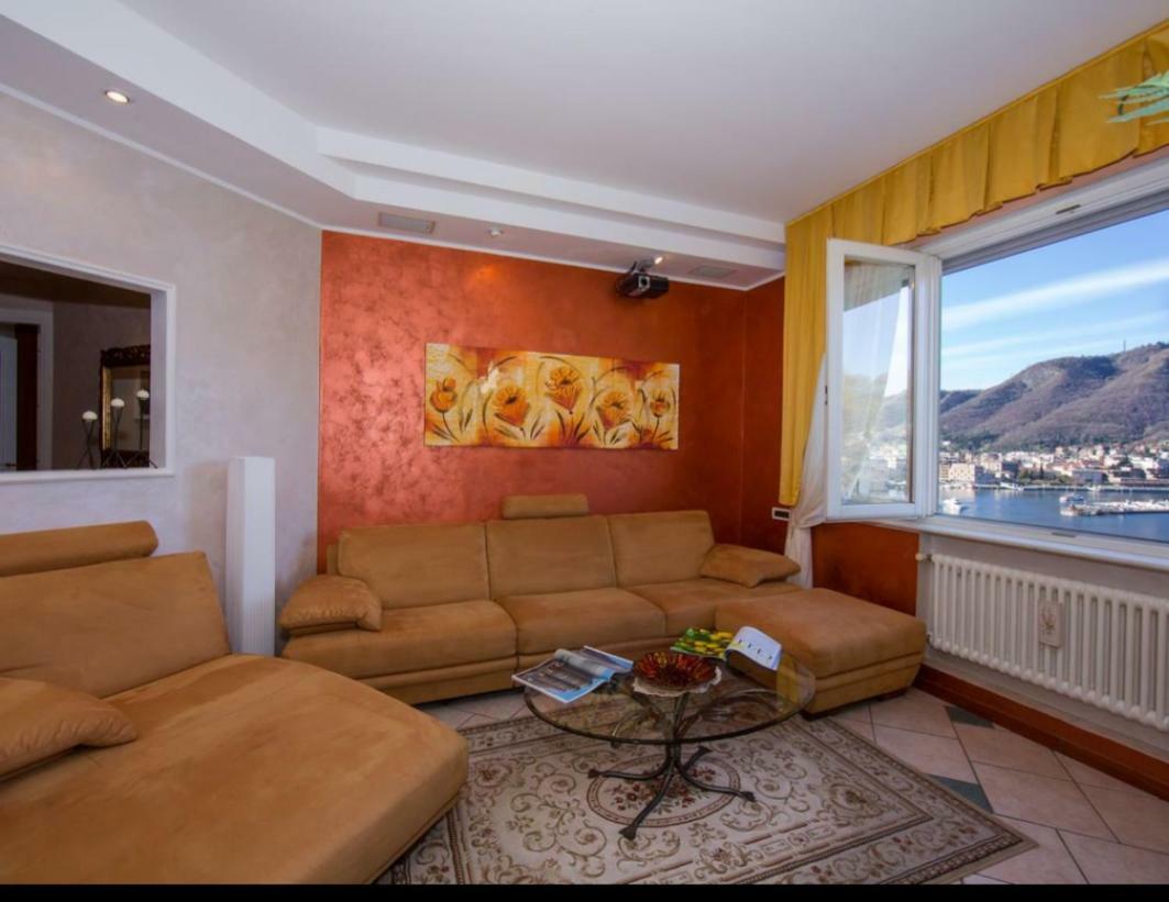 Lo Specchio Sul Lago - The House Of Travelers Como Exterior photo