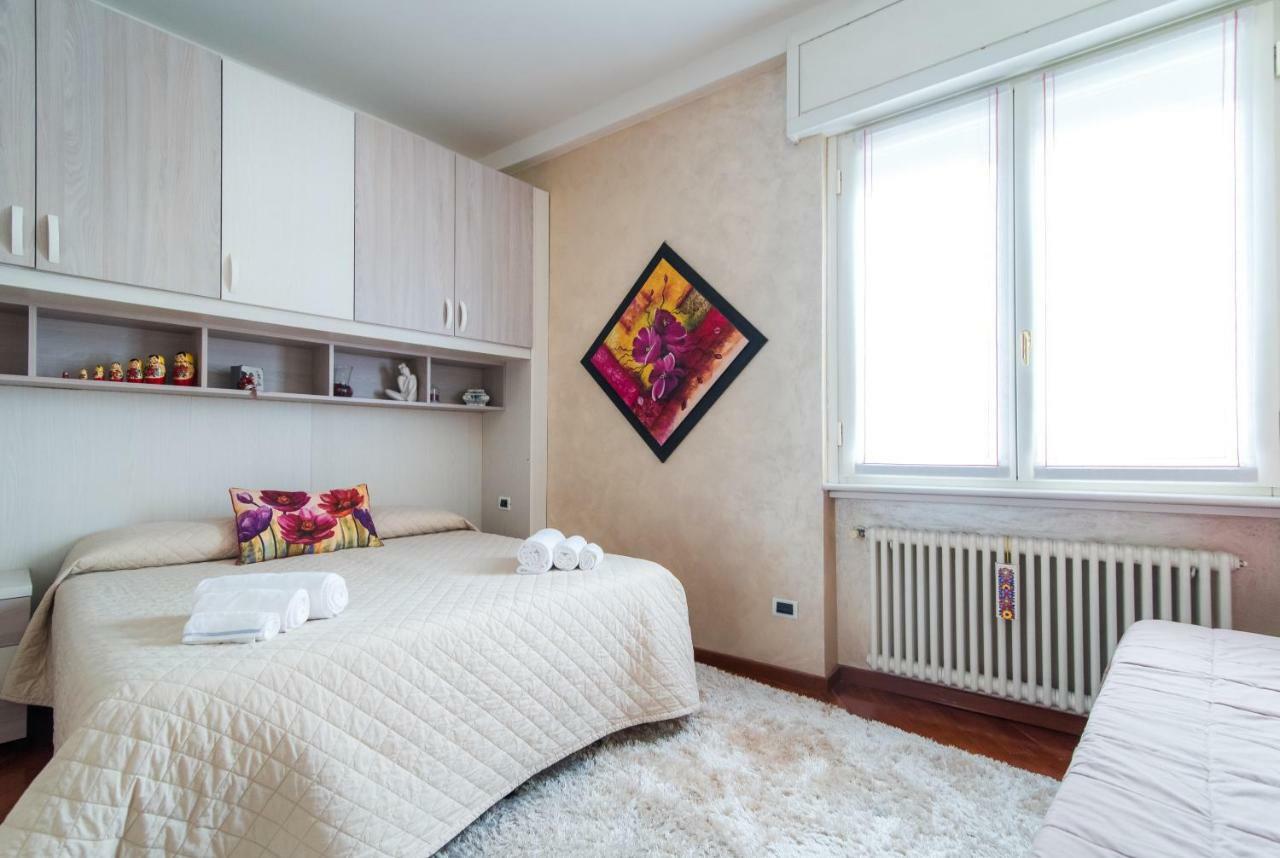Lo Specchio Sul Lago - The House Of Travelers Como Exterior photo