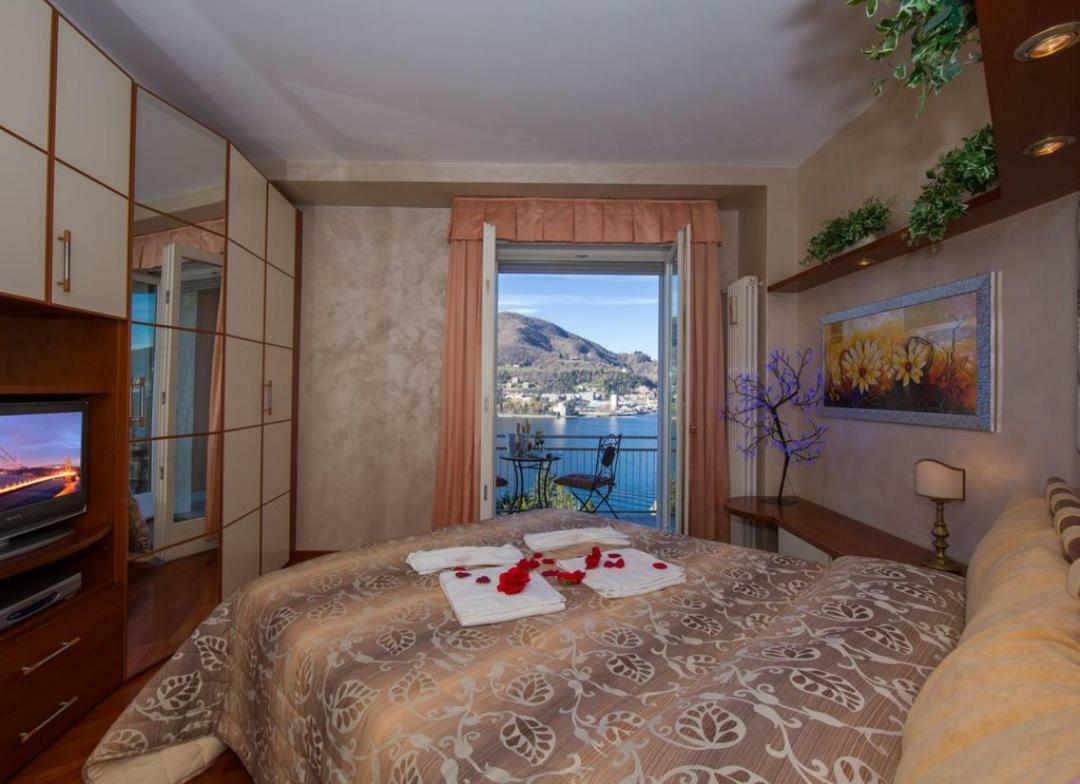 Lo Specchio Sul Lago - The House Of Travelers Como Exterior photo